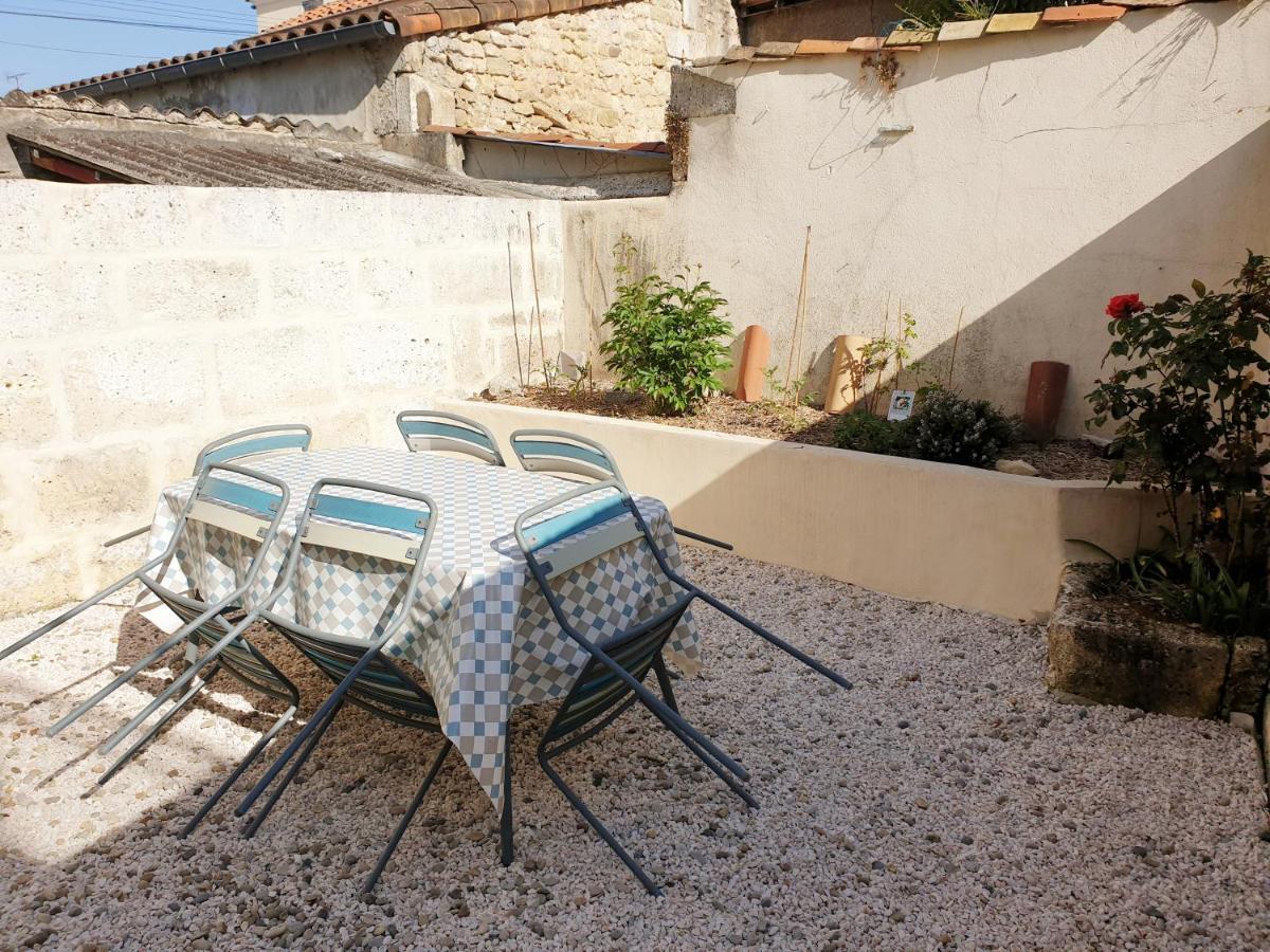 Maison De Ville Confortable Avec Cour Interieure Angoulême Exterior foto